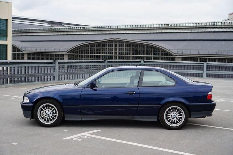 Gebraucht BMW 325 192 PS (141 kW) 1992 Blau Coupé