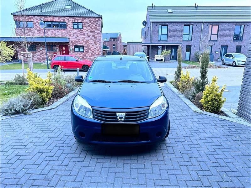 Second-hand Dacia Sandero 75 CP (55 kW) 2009 Albastru Hatchback