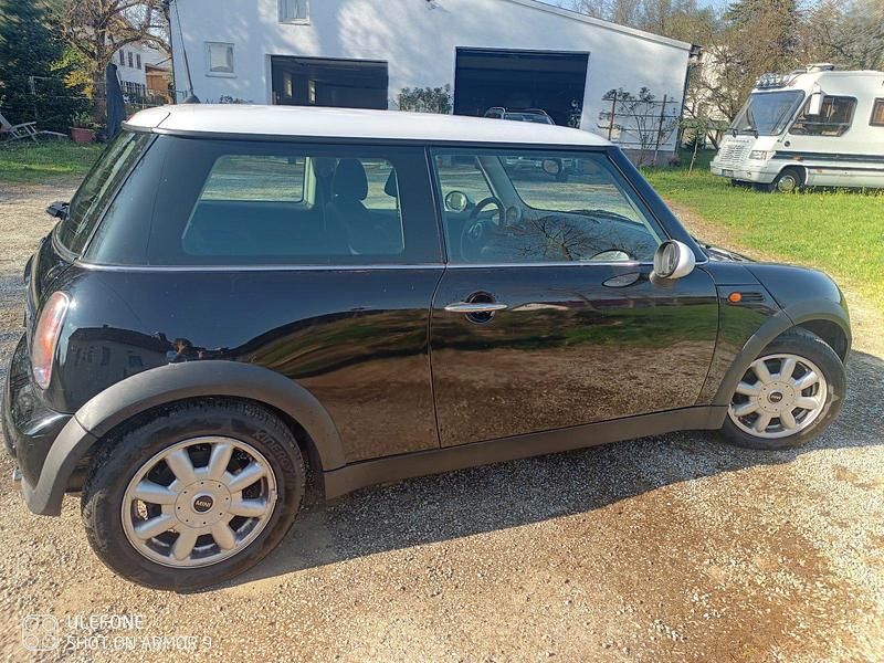 Second-hand Mini Cooper 115 CP (84 kW) 2002 Negru Hatchback