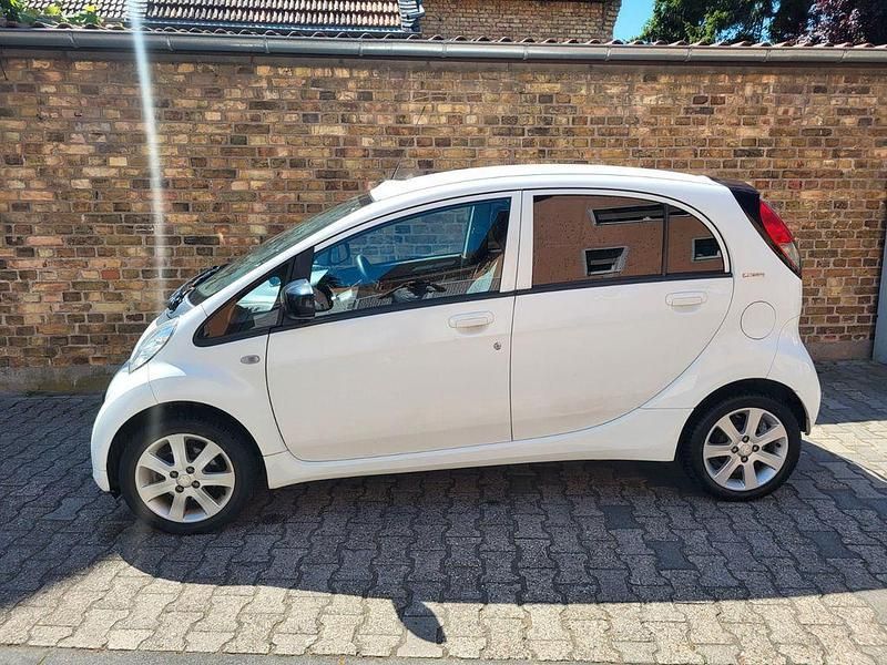 Weiß Gebraucht 2012 Peugeot iON Active Kleinwagen | 2.600 € (Guter Preis) - Bild 1/4
