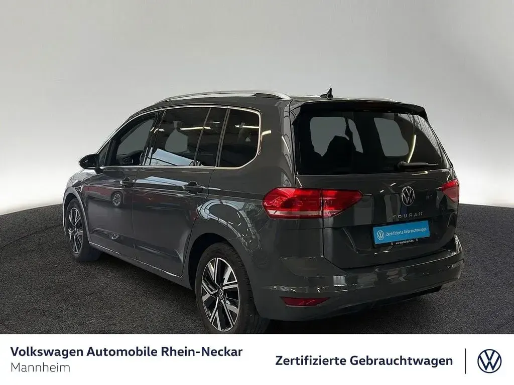 Gebraucht VW Touran Highline 150 PS (110 kW) 2023 Delfingrau metallic Van / Kleinbus