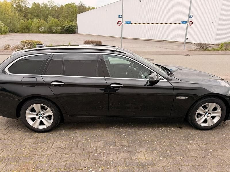 Gebraucht BMW 520 190 PS (139 kW) 2013 Schwarz Kombi