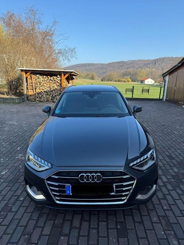 Second-hand Audi A4 Ambiente 136 CP (100 kW) 2022 Gri Break