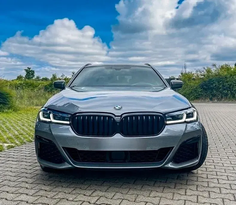 Gebraucht BMW 530 M Sport 245 PS (180 kW) 2023 Grau Kombi