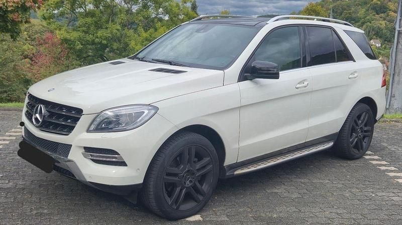 Weiß Gebraucht 2013 Mercedes ML350 SUV | 21.900 € (Guter Preis) - Bild 1/4