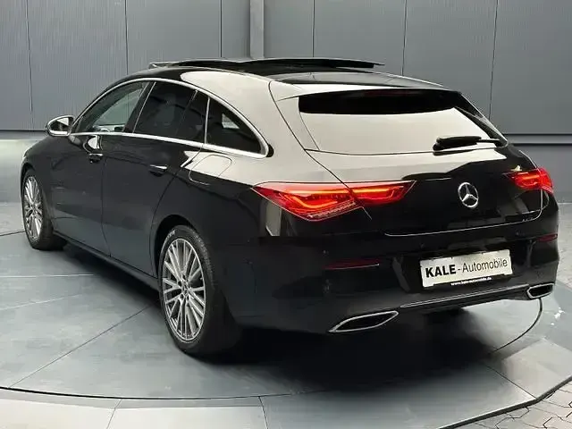 Gebraucht Mercedes CLA200 Shooting Brake 150 PS (110 kW) 2023 Schwarz Kombi