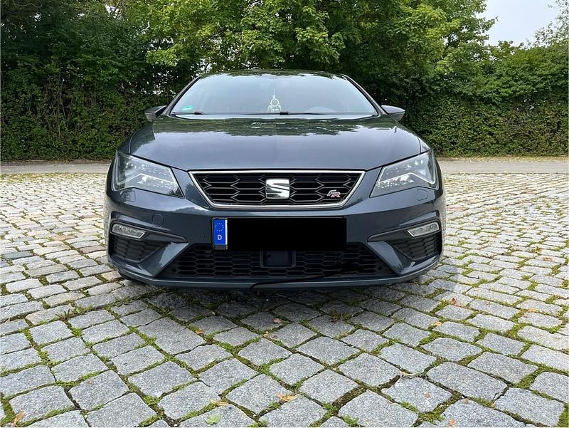 Grau Gebraucht 2019 Seat Leon FR Limousine | 20.000 € (Teuer) - Bild 1/4