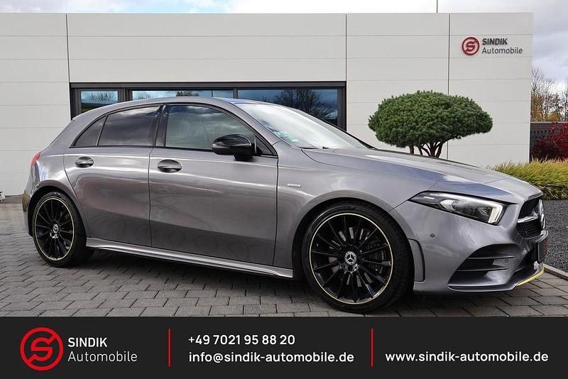 Grau Gebraucht 2018 Mercedes A250 AMG Edition 1 Limousine | 18.980 € (Etwas zu teuer) - Bild 1/4