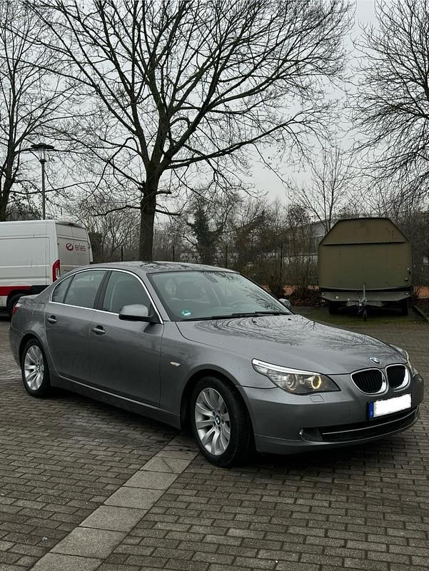Gebraucht BMW 520 163 PS (119 kW) 2010 Grau Limousine