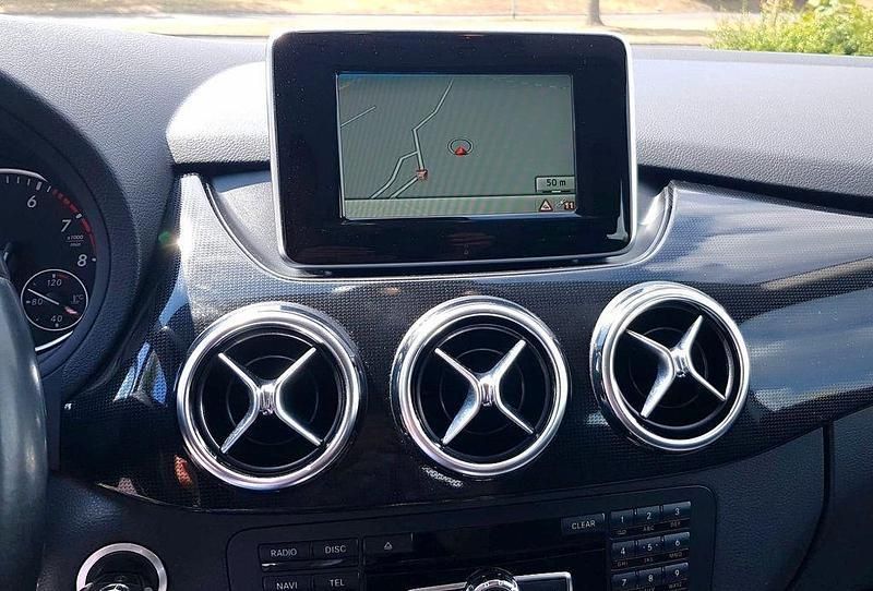 Gebraucht Mercedes B180 122 PS (89 kW) 2014 Polarsilber  metalliclack Van / Kleinbus