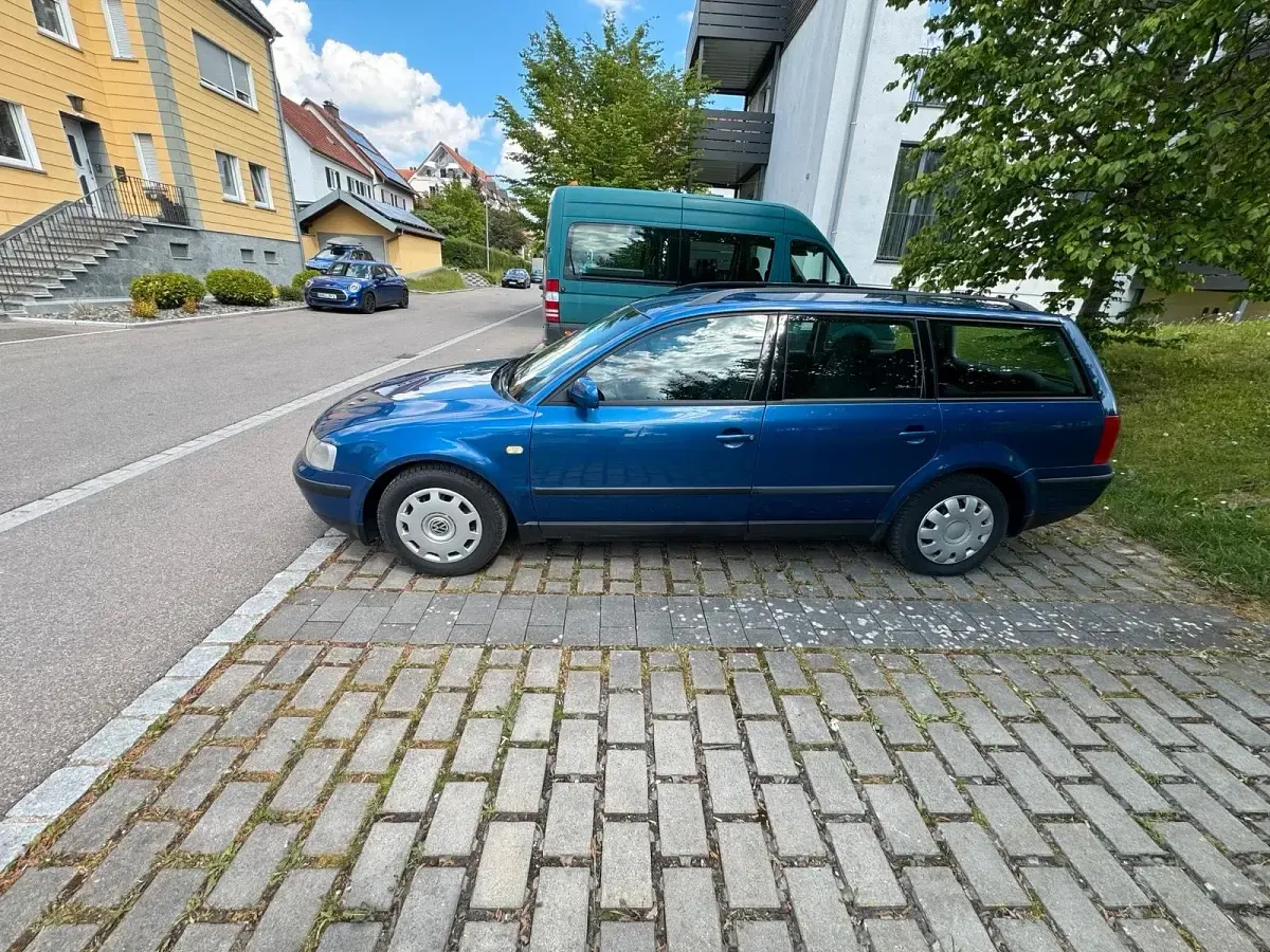 Gebraucht VW Passat 115 PS (84 kW) 1999 Blau Kombi