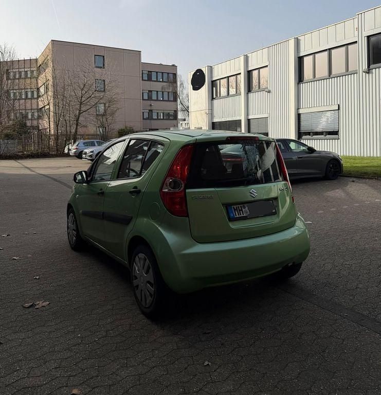 Gebraucht Suzuki Splash Comfort 65 PS (47 kW) 2009 Grün Kleinwagen