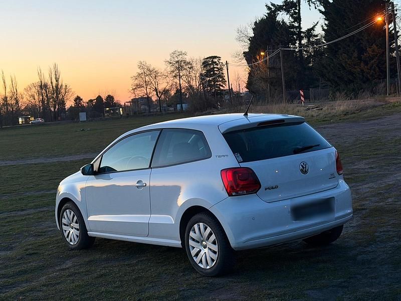 Gebraucht VW Polo Team 60 PS (44 kW) 2010 Weiß Kleinwagen