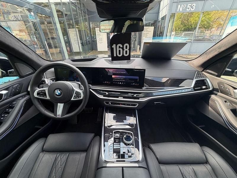 Gebraucht BMW X7 M Sport 352 PS (258 kW) 2025 Carbonschwarz SUV