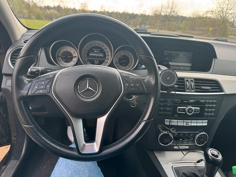 Gebraucht Mercedes C180 156 PS (114 kW) 2013 Schwarz Kombi