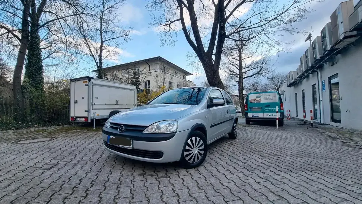 Second-hand Opel Corsa 75 CP (55 kW) 2002 Argintiu Hatchback
