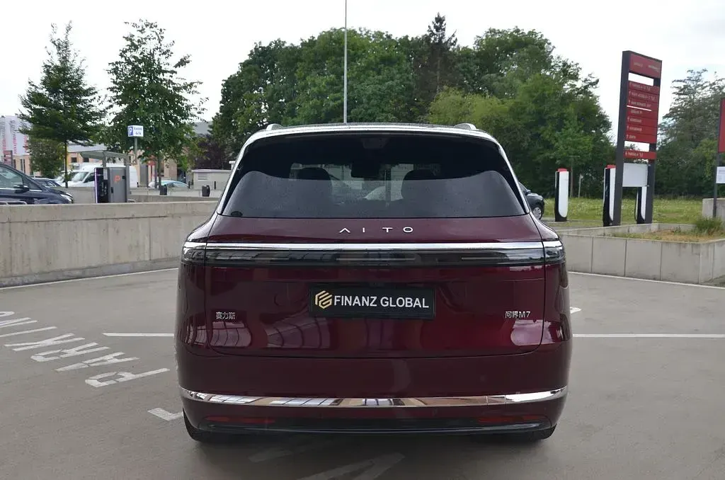 Neu AITO M7 449 PS (330 kW) 2026 Rot SUV