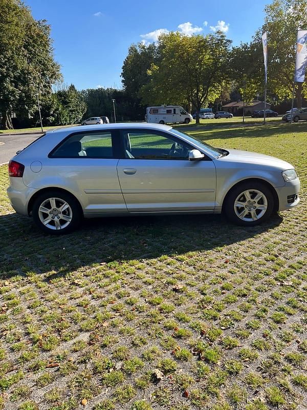 Silber Gebraucht 2011 Audi A3 Limousine | 6.790 € (Fairer Preis) - Bild 1/4