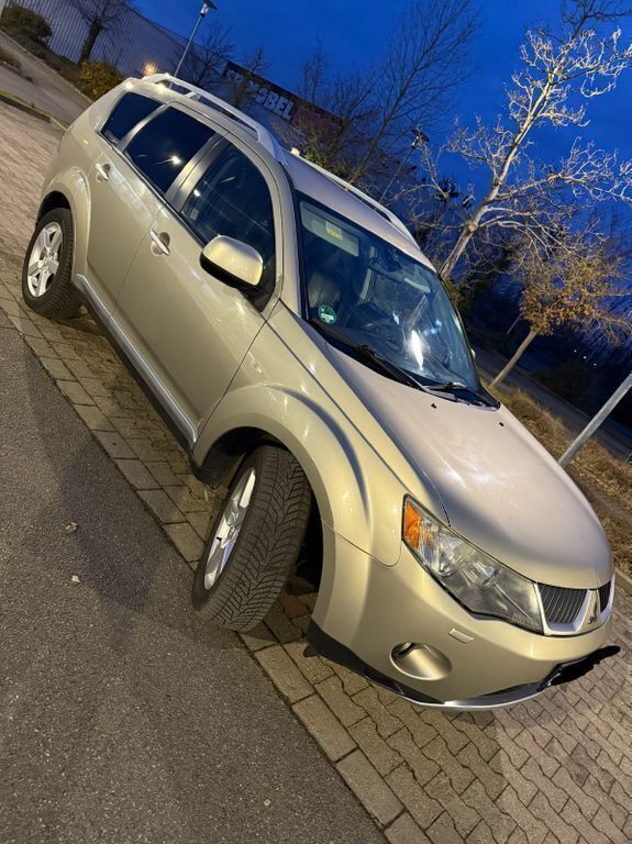 Gold Gebraucht 2009 Mitsubishi Outlander Instyle SUV | 6.500 € (Etwas zu teuer) - Bild 1/4