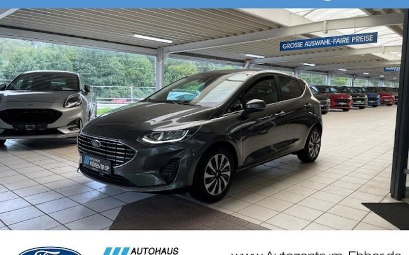 Grau Gebraucht 2022 Ford Fiesta Titanium X Kleinwagen | 17.481 € (Fairer Preis) - Bild 1/4