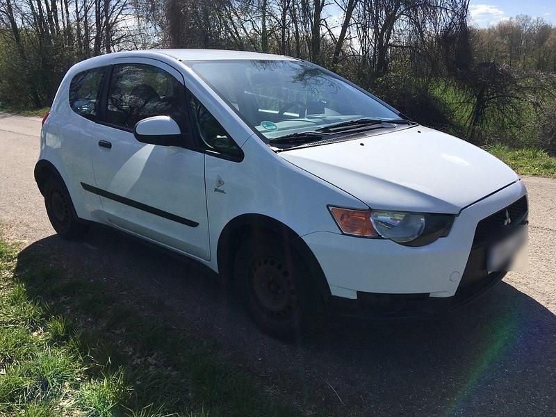 Second-hand Mitsubishi Colt 75 CP (55 kW) 2011 Alb Hatchback