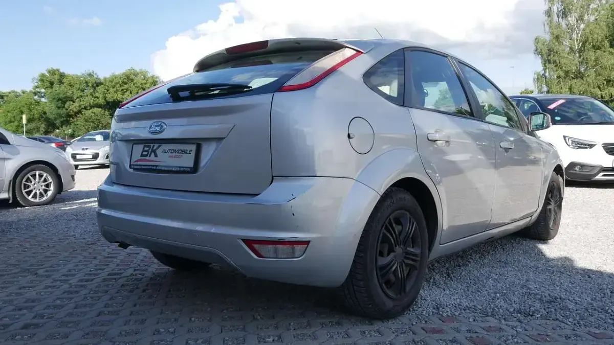 Gebraucht Ford Focus 116 PS (85 kW) 2009 Polarsilber metallic Kleinwagen