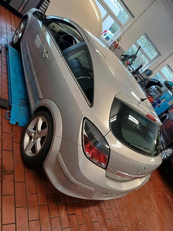 Gebraucht Opel Astra GTC 125 PS (91 kW) 2005 Grau Coupé