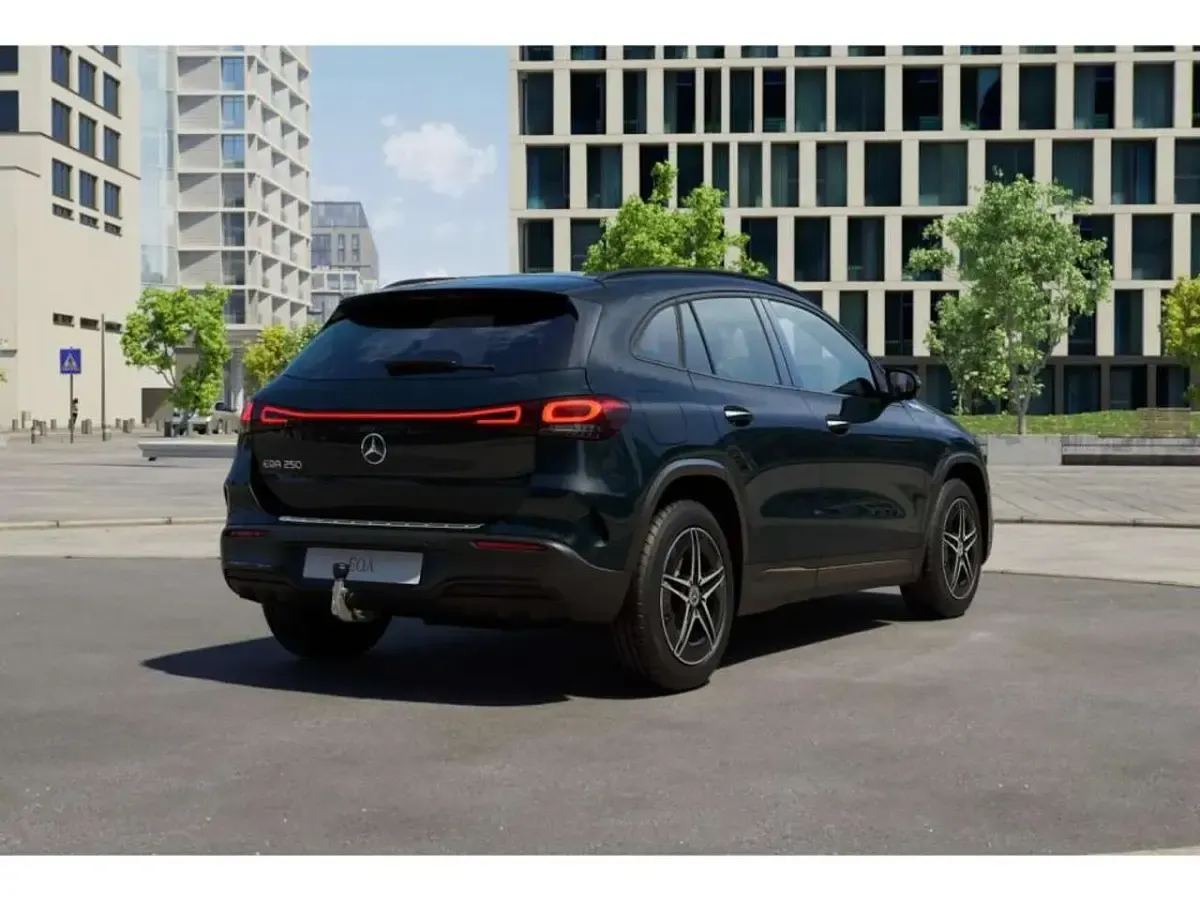Gebraucht Mercedes EQA250 AMG 139 kW (190 PS) 2022 Kosmosschwarz SUV