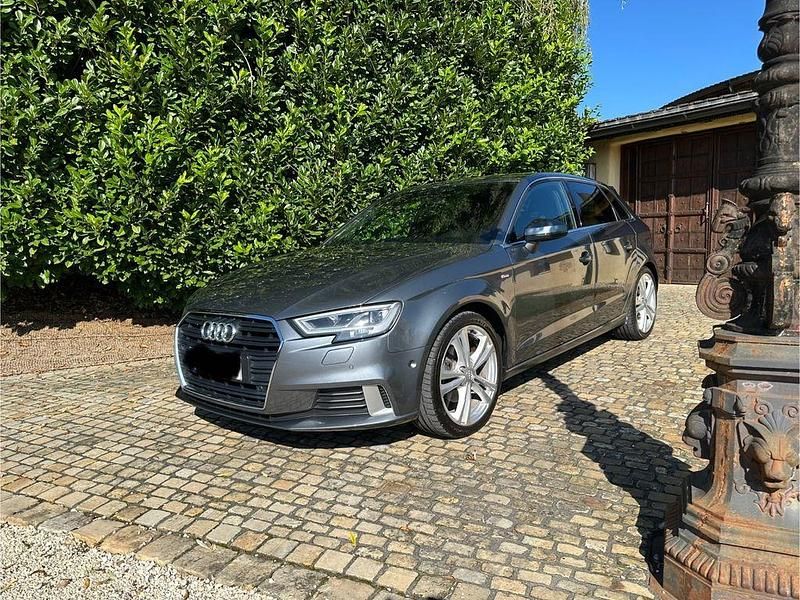 Grau Gebraucht 2018 Audi A3 Sport Limousine | 17.500 € (Fairer Preis) - Bild 1/4