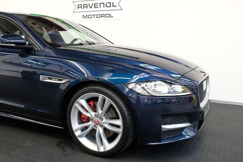 Gebraucht Jaguar XF R-Sport 300 PS (220 kW) 2017 Blau Limousine