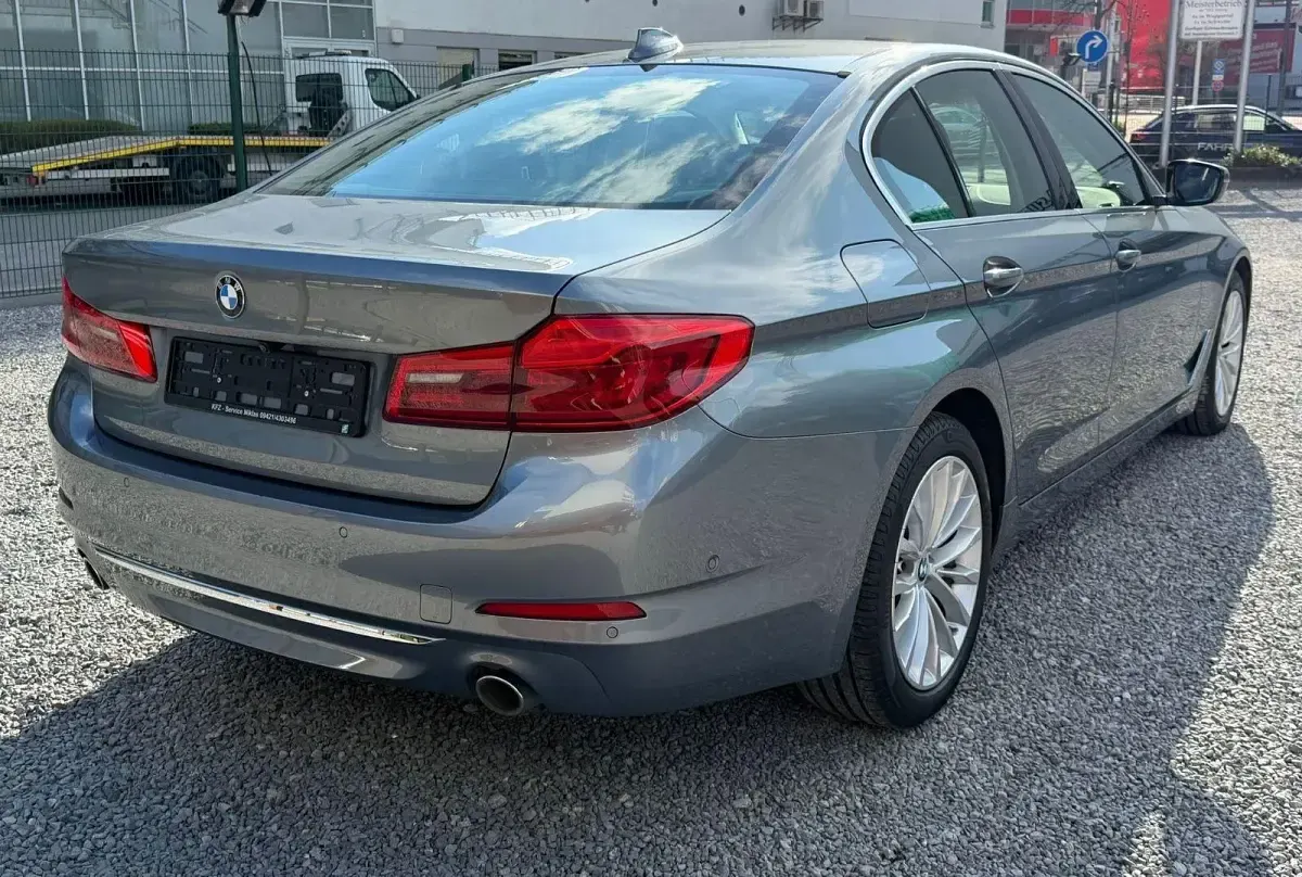 Gebraucht BMW 530 Luxury Line 252 PS (185 kW) 2018 Blau Limousine