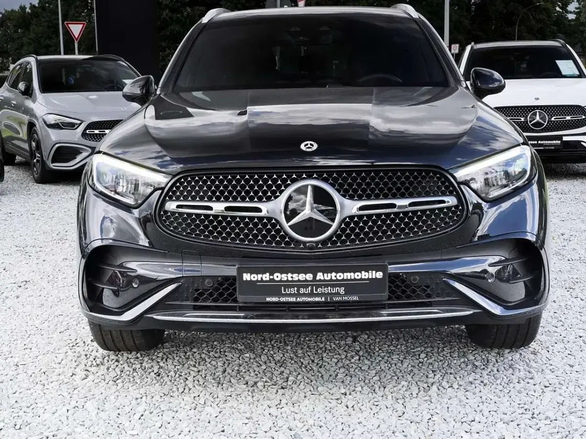 Gebraucht Mercedes GLC300 AMG 269 PS (197 kW) 2025 Obsidianschwarz metallic SUV