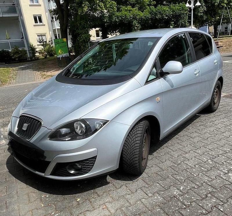 Silber Gebraucht 2010 Seat Altea Style Van / Kleinbus | 2.499 € (Superpreis) - Bild 1/4