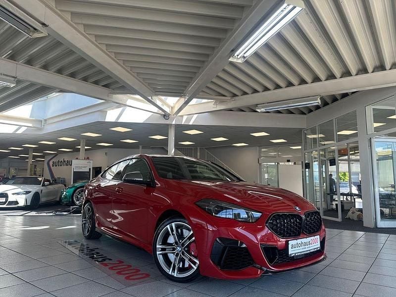 Rot Gebraucht 2024 BMW M235 Comfort Edition Coupé | 37.950 € (Fairer Preis) - Bild 1/4