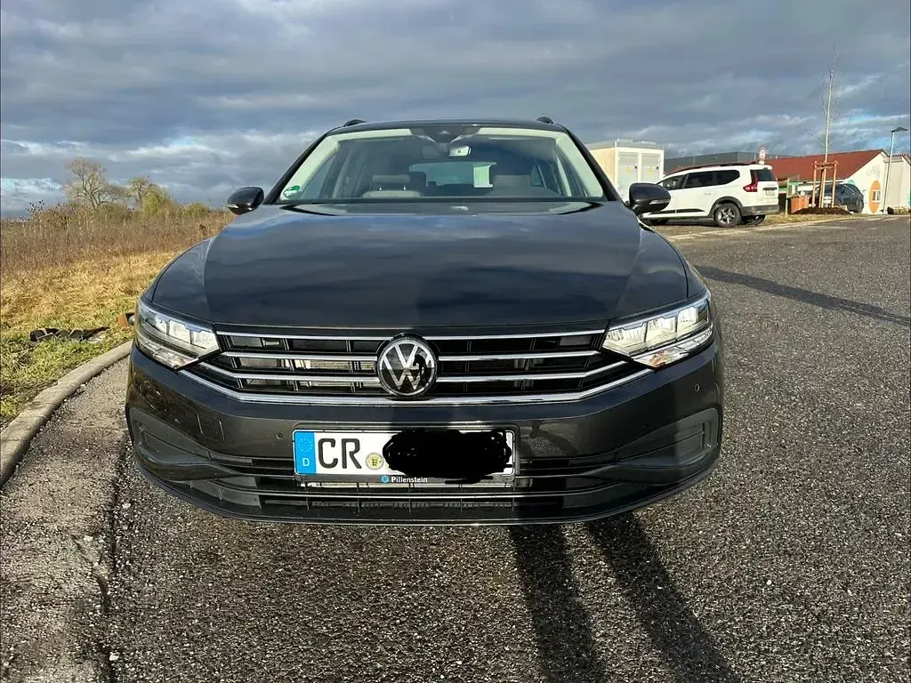 Gebraucht VW Passat Business 150 PS (110 kW) 2023 Grau Kombi