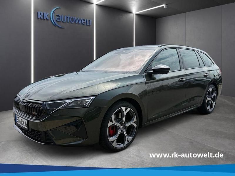 Dunkelgruen Gebraucht 2024 Skoda Octavia Kombi | 49.980 € - Bild 1/4