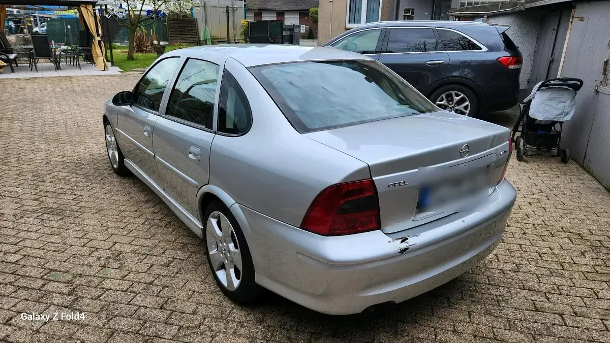 Begagnad Opel Vectra 101 HK (74 kW) 2001 Silver Sedan