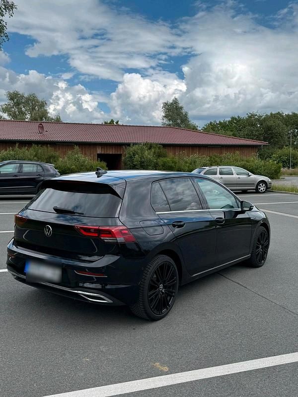 Schwarz Gebraucht 2021 VW Golf VIII Style Limousine | 19.500 € (Etwas zu teuer) - Bild 1/4