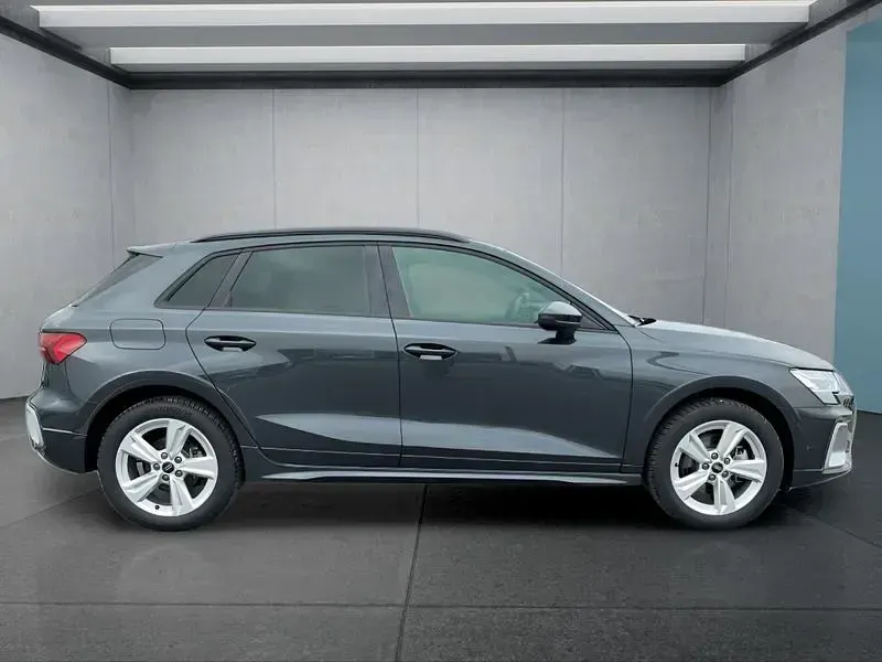 Gebraucht Audi A3 204 PS (150 kW) 2025 Grau Limousine