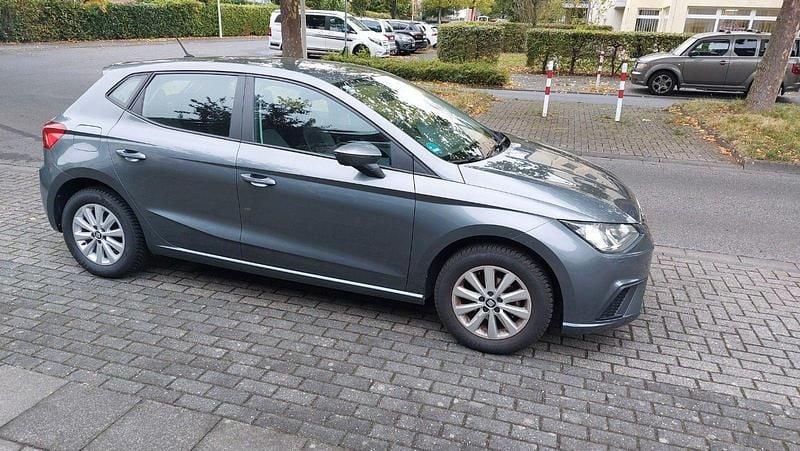 Grau Gebraucht 2017 Seat Ibiza Style Kleinwagen | 8.490 € (Superpreis) - Bild 1/4