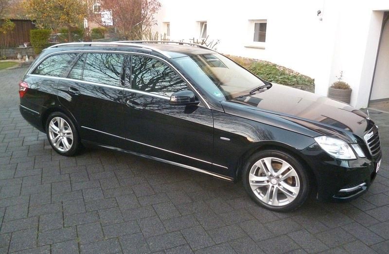 Gebraucht Mercedes E220 Avantgarde 170 PS (125 kW) 2011 Schwarz Kombi