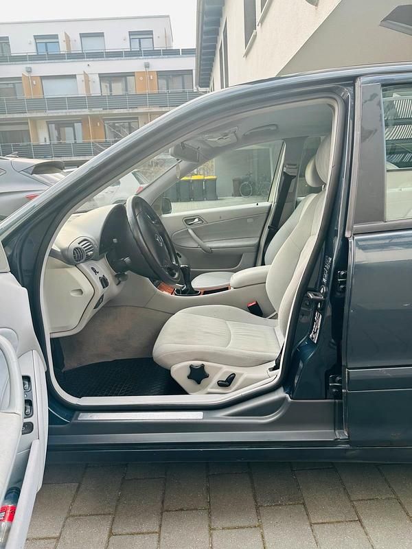 Gebraucht Mercedes C180 129 PS (94 kW) 2001 Blau Limousine