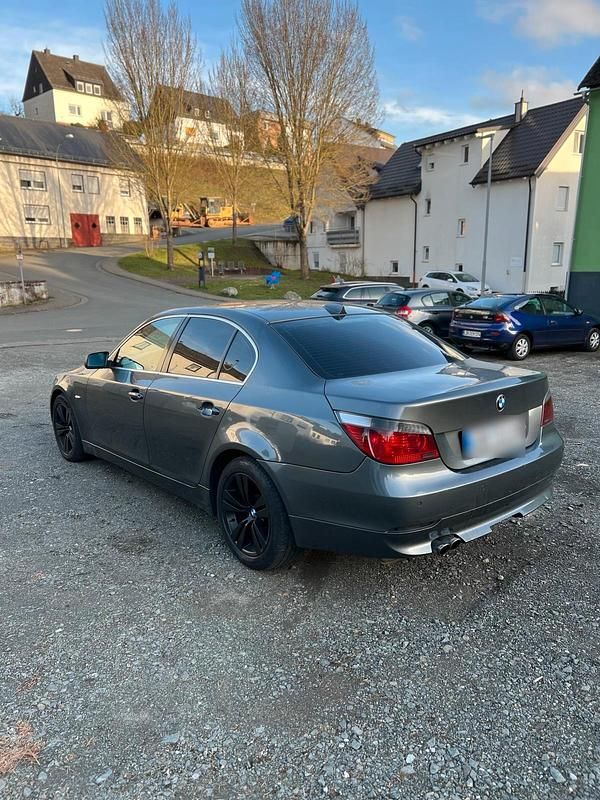 Gebraucht BMW 525 177 PS (130 kW) 2004 Grau Limousine