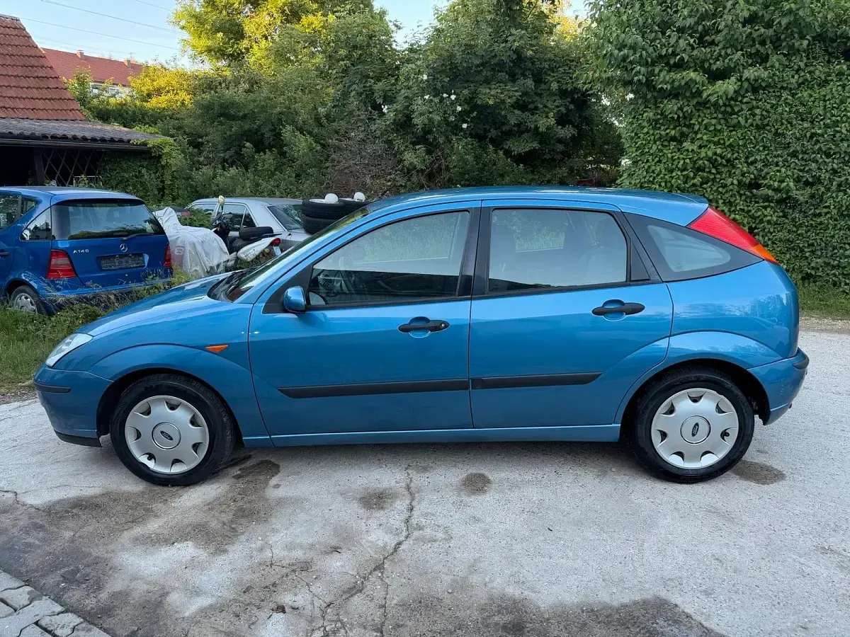 Gebraucht Ford Focus Zetec 131 PS (96 kW) 2002 Blau Kleinwagen