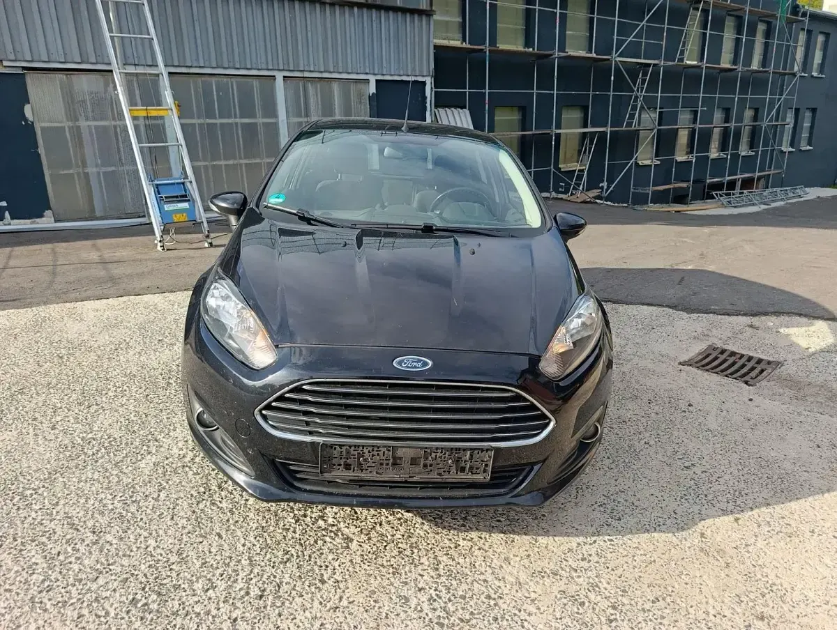 Używany Ford Fiesta SYNC Edition 101 KM (74 kW) 2015 Czarny Hatchback