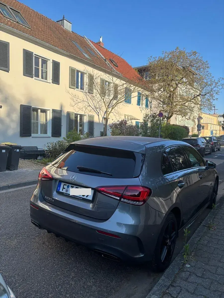 Gebraucht Mercedes E250 218 PS (160 kW) 2021 Grau Kombi