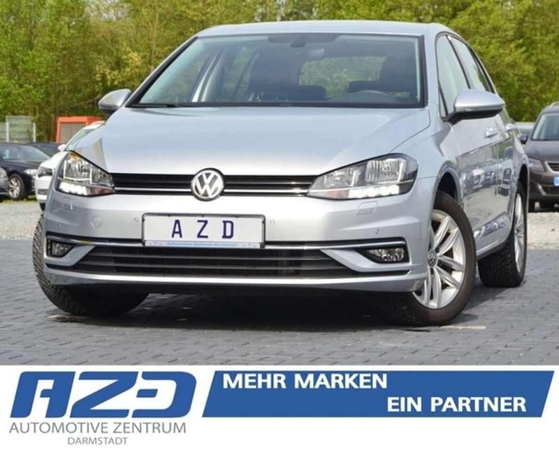 Reflexsilber metallic Gebraucht 2018 VW Golf VII Comfortline Limousine | 8.990 € (Guter Preis) - Bild 1/4