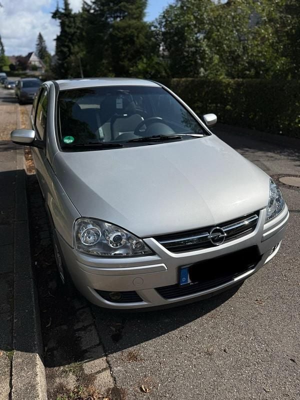 Silber Gebraucht 2005 Opel Corsa Kleinwagen | 2.300 € (Fairer Preis) - Bild 1/4