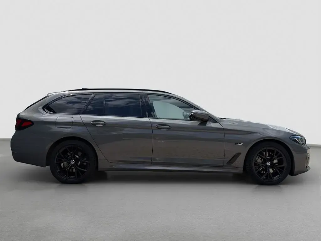Gebraucht BMW 530e Shadowline 292 PS (214 kW) 2022 Grau Limousine