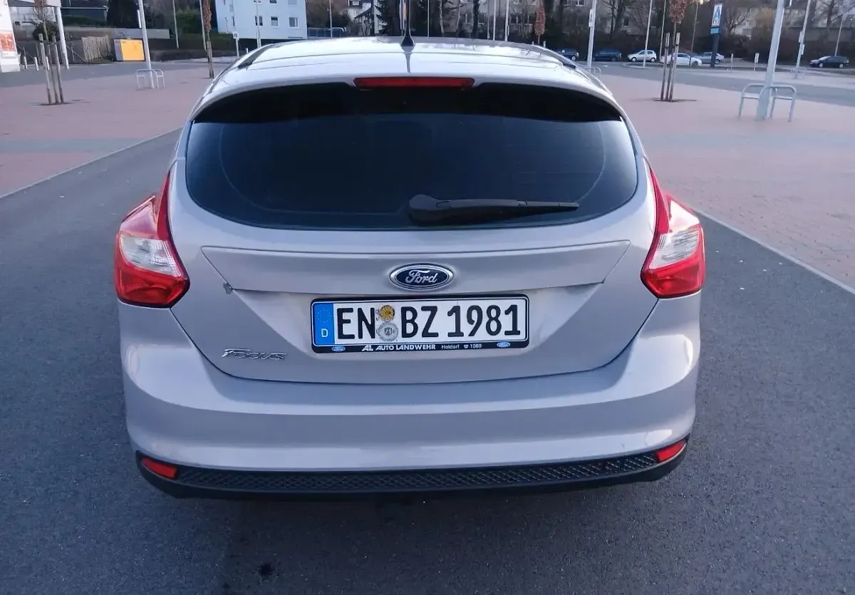 Gebraucht Ford Focus 2011 Grau Limousine
